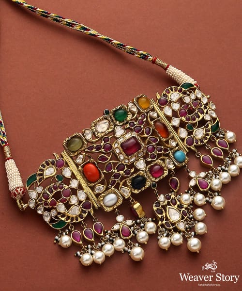 Mrinali_Moissanite_Polki_Handcrafted_Necklace_With_Pure_Silver_WeaverStory_03
