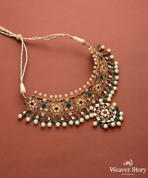 Kaanchana_Handcrafted_Necklace_Set_with_Moissanite_Polki_WeaverStory_03