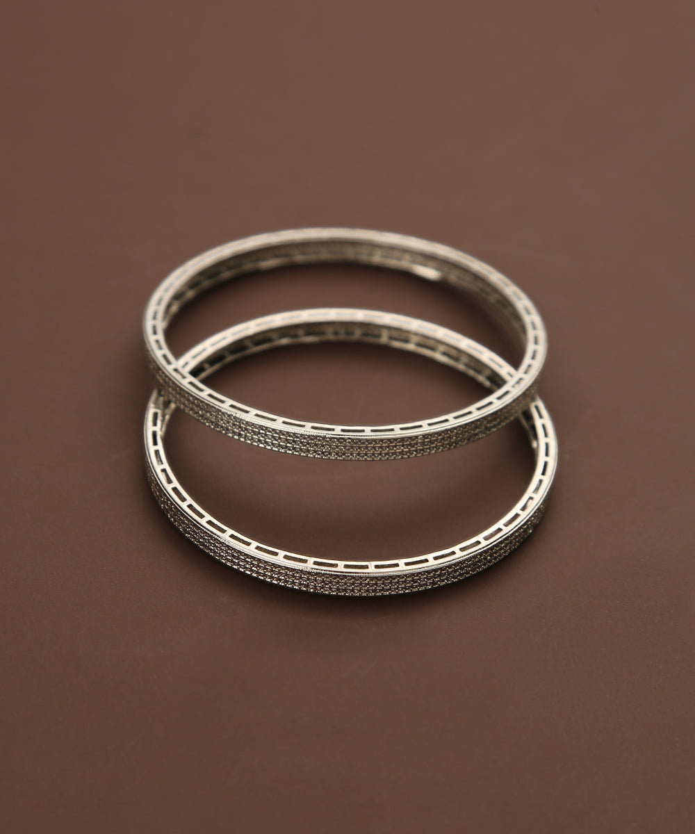 Aafsha_Handcrafted_Bangles_With_Studs_WeaverStory_02