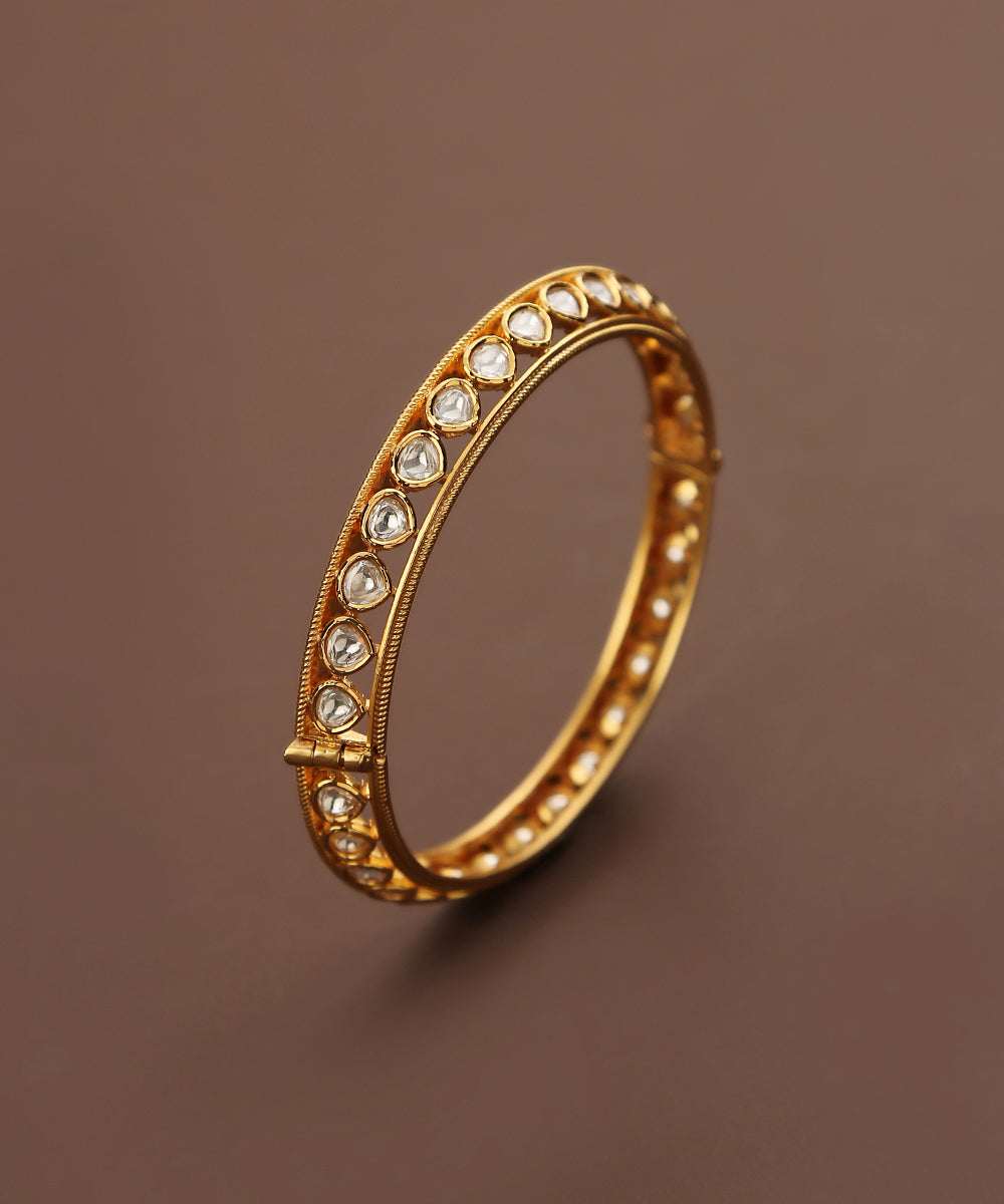 Aaghaa_Handcrafted_Bangles_With_Moissanite_Kundan_WeaverStory_04
