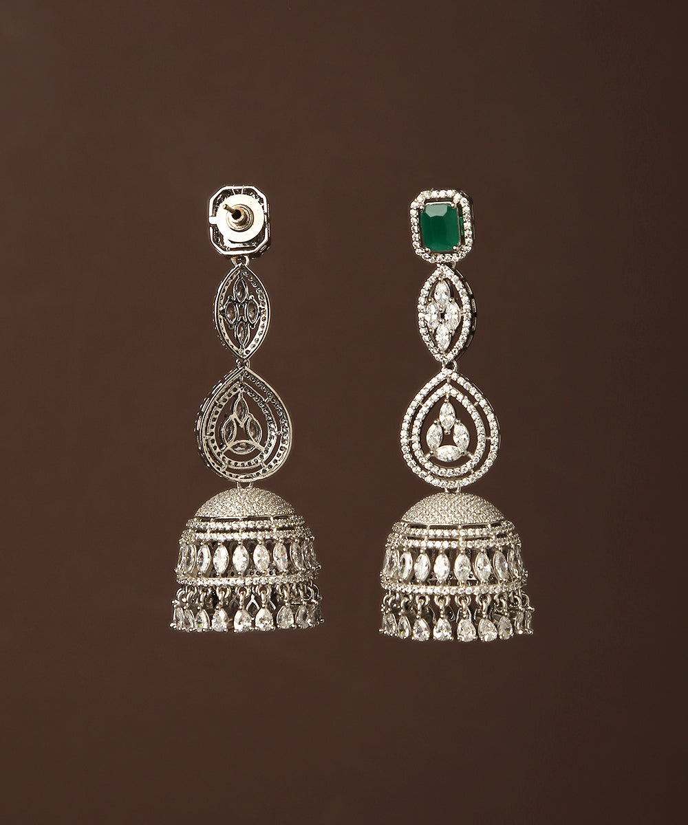 Kaneeza_Handcrafted_Earrings_With_Emeralds_And_Moissanite_Kundan_WeaverStory_03