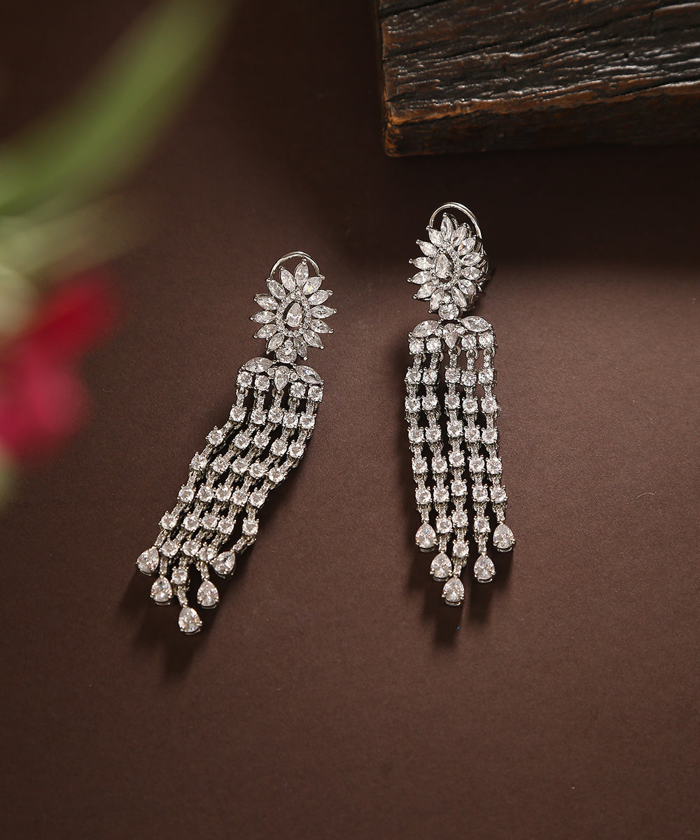 Layina_Handcrafted_Earrings_With_Moissanite_Kundan_WeaverStory_01