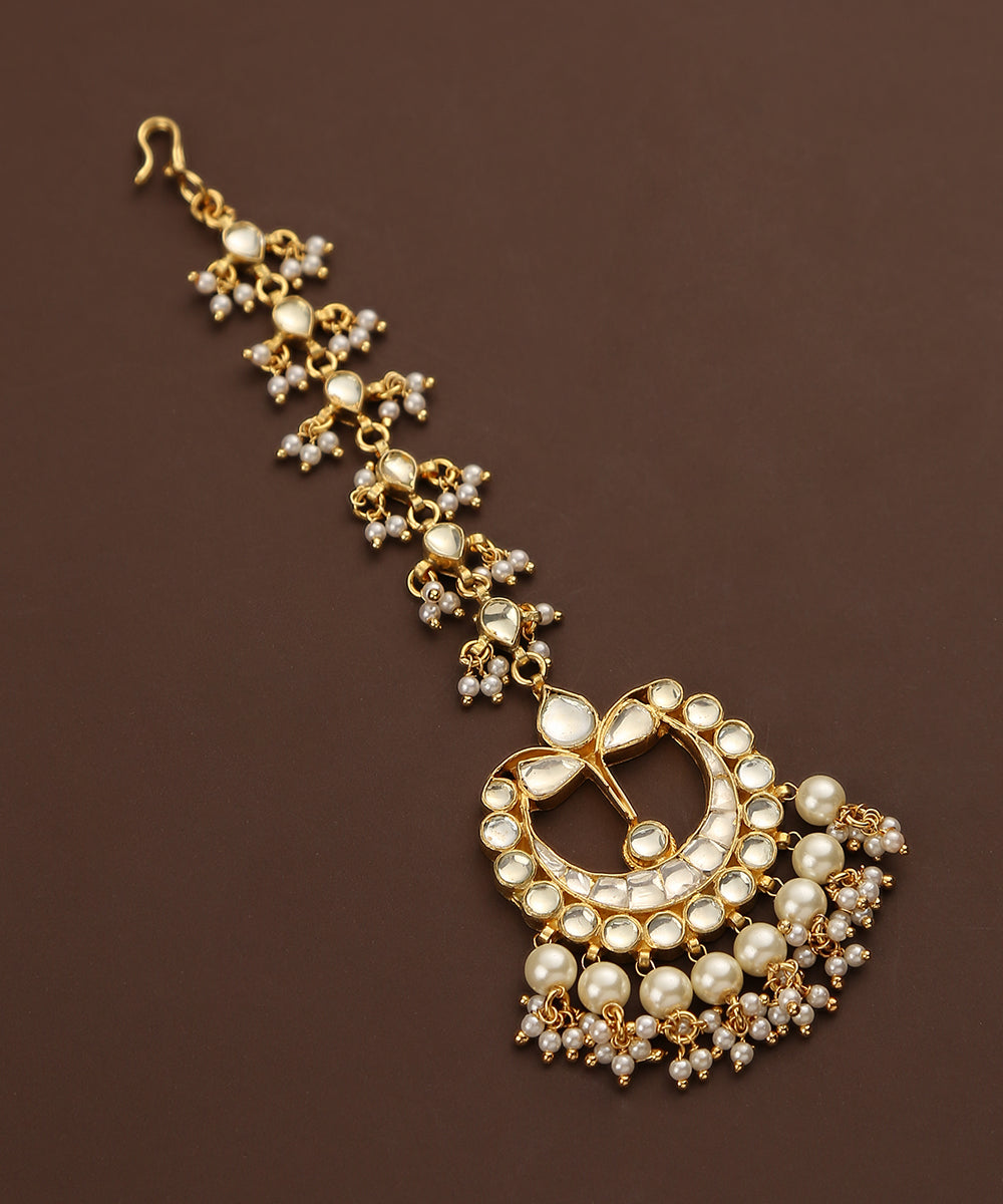 Emna_Handcrafted_Maang_Tika_With_Moissanite_Kundan_And_Pearls_WeaverStory_02