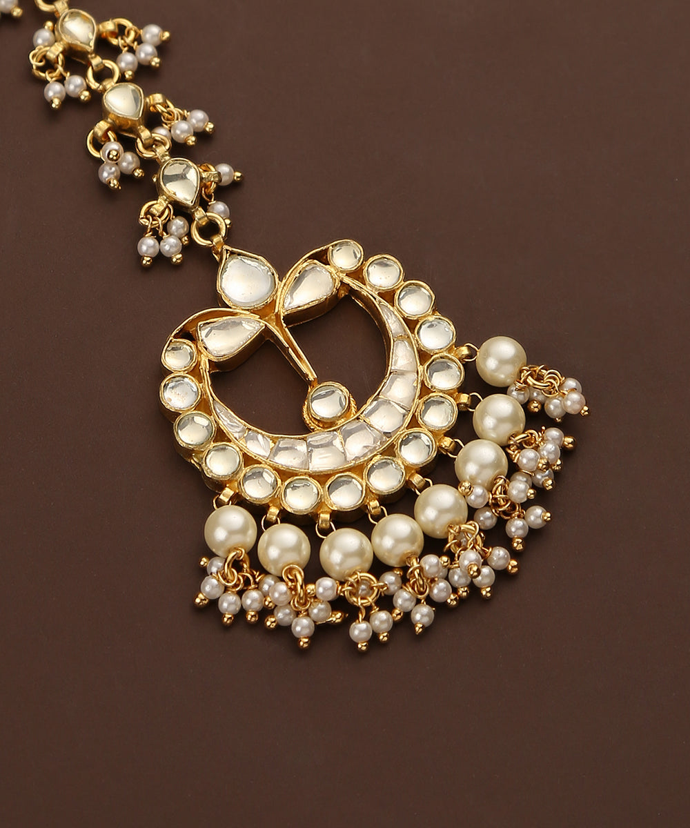 Emna_Handcrafted_Maang_Tika_With_Moissanite_Kundan_And_Pearls_WeaverStory_03