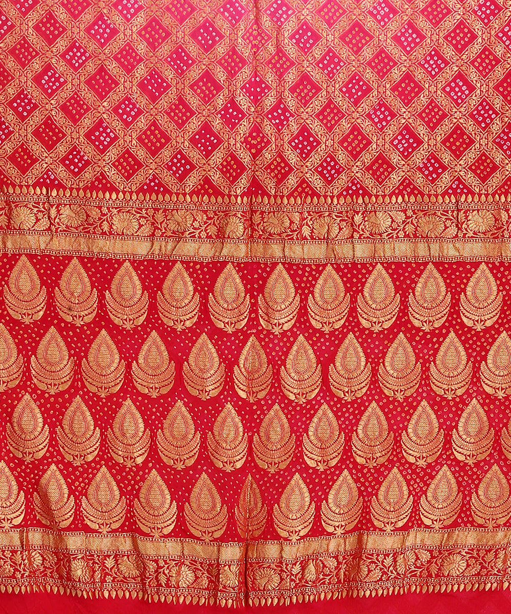 Red_And_Pink_Handloom_Pure_Georgette_Bandhani_Saree_With_Zari_WeaverStory_02