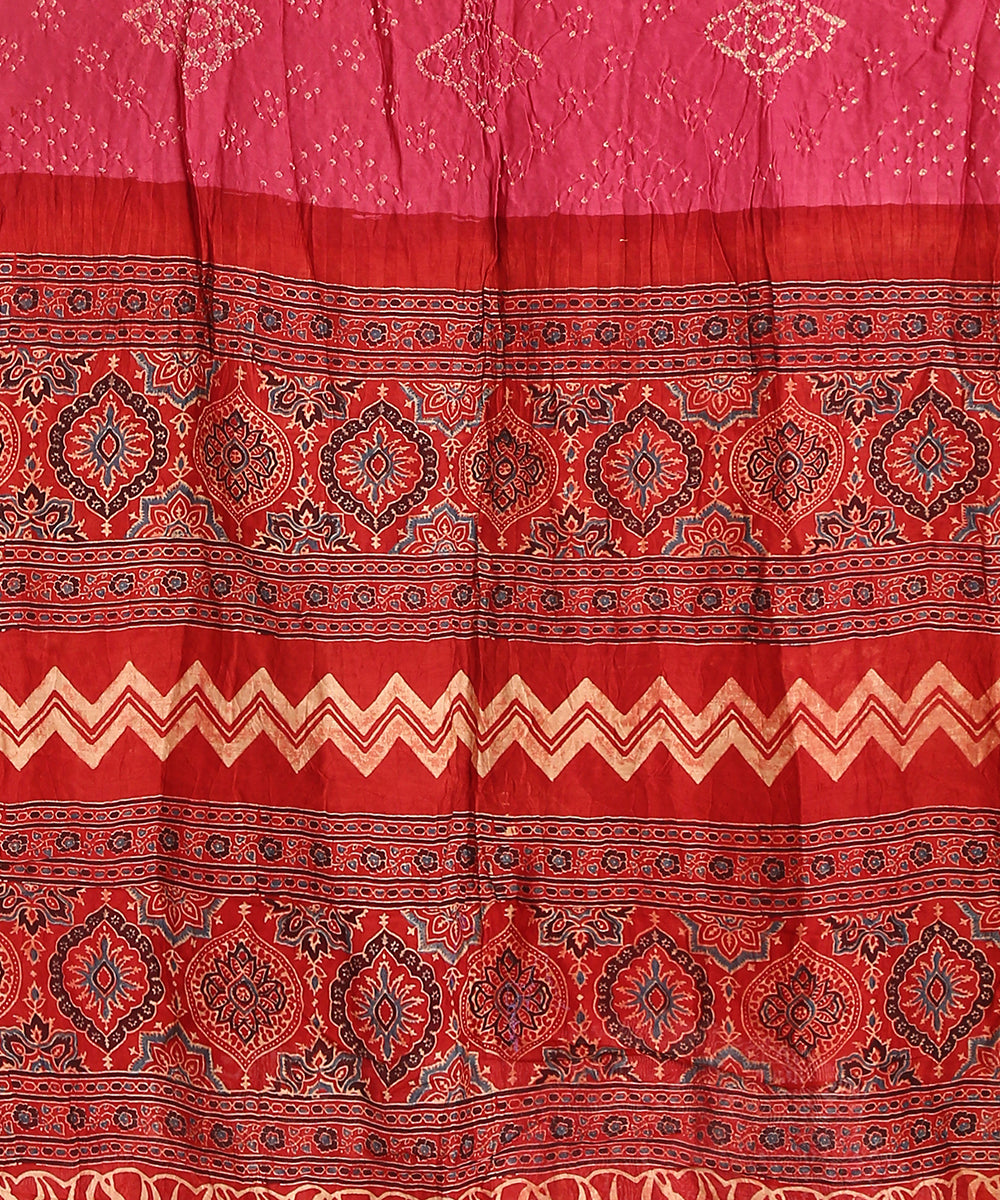 Red_And_Pink_Handloom_Maheshwari_Silk_Bandhani_Saree_With_Hand_Block_Ajrakh_Print_WeaverStory_03