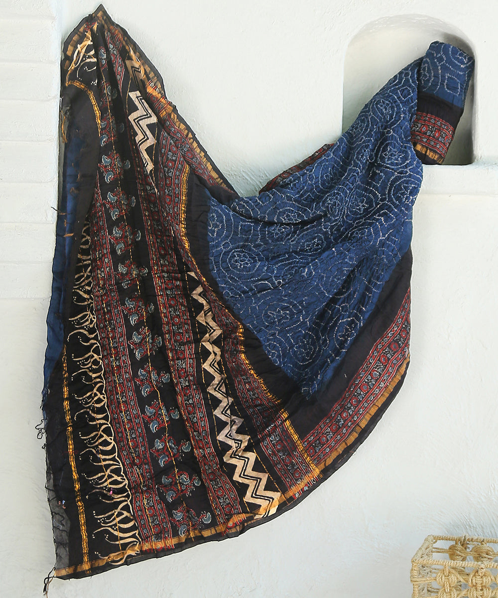 Handloom_Blue_And_Black_Maheshwari_Bandhani_Saree_With_Hand_Block_Ajrakh_Print_WeaverStory_01