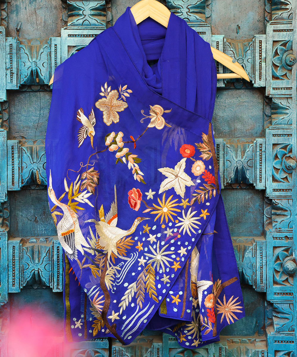 Blue_Handloom_Georgette_Parsi_Gara_Stole_With_All_Over_Embroidered_Crane_Bird_Motifs_WeaverStory_01