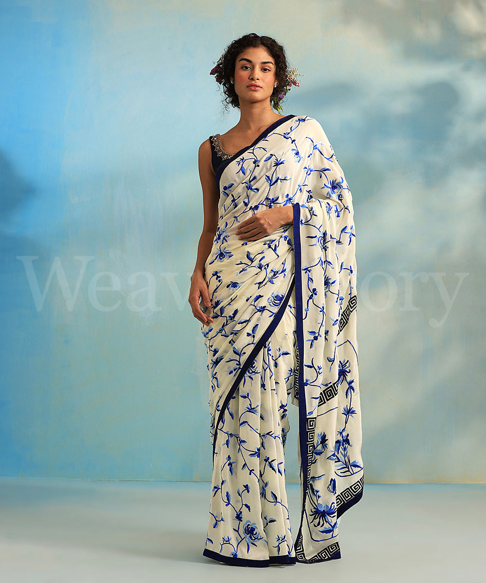 White_Handloom_Crepe_Parsi_Gara_Saree_With_Chini_Pottery_Design_WeaverStory_02