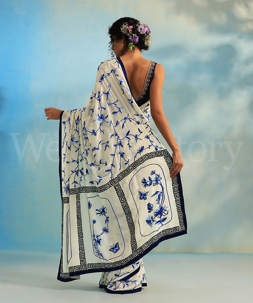 White_Handloom_Crepe_Parsi_Gara_Saree_With_Chini_Pottery_Design_WeaverStory_03