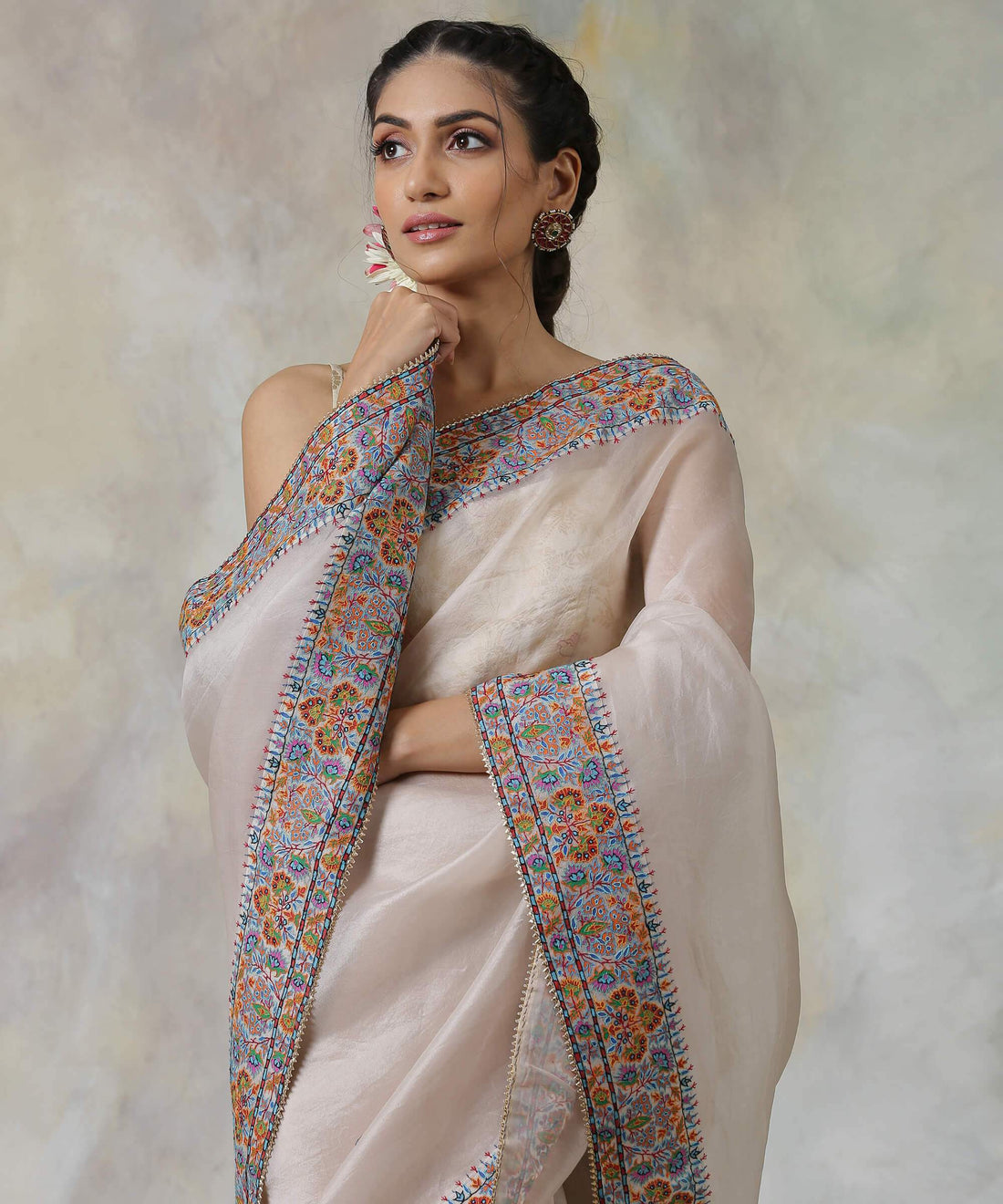 OffWhite_Handloom_Organza_Saree_with_Hand_Appliqued_Sozni_Needle_Work_Border_WeaverStory_02