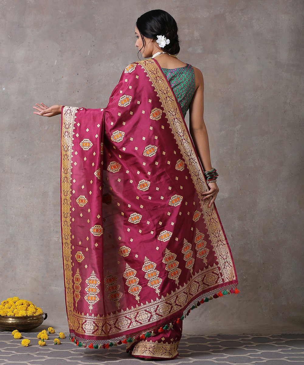 Wine_Handloom_Pure_Katan_Silk_Banarasi_Saree_with_Tanzeb_Booti_WeaverStory_03