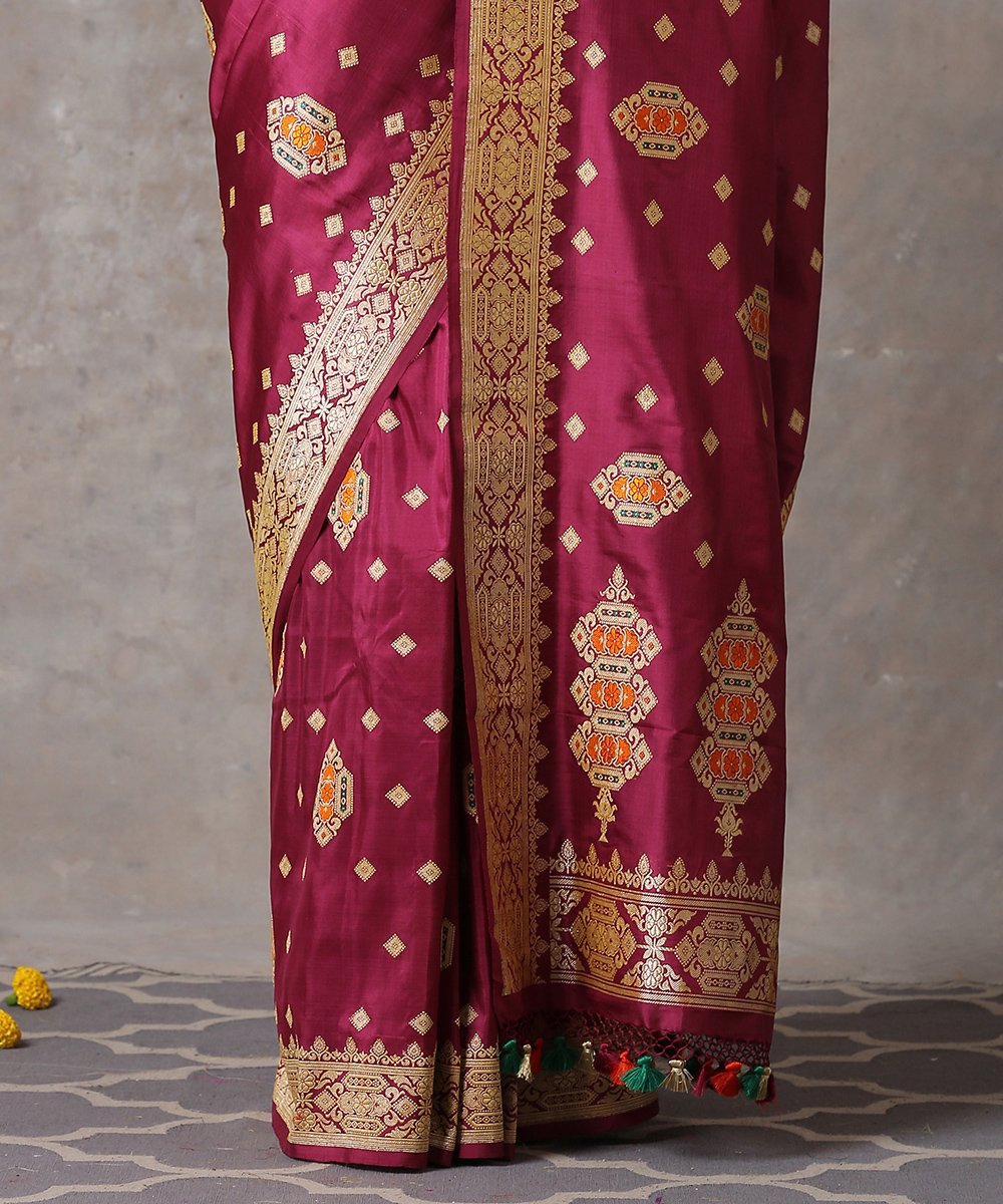 Wine_Handloom_Pure_Katan_Silk_Banarasi_Saree_with_Tanzeb_Booti_WeaverStory_04