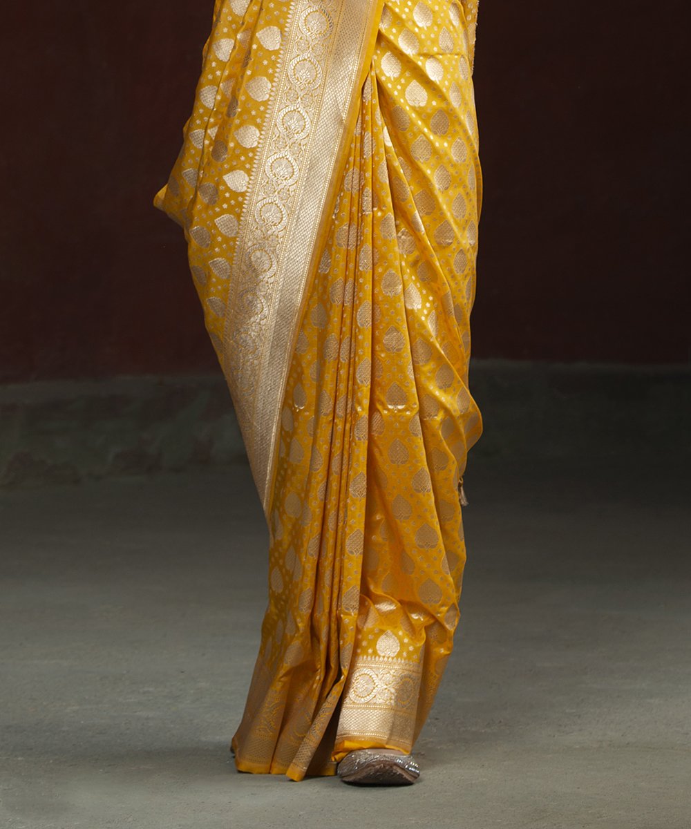 Yellow_Handloom_Cutwork_Katan_Silk_Banarasi_Saree_with_Booti_WeaverStory_04