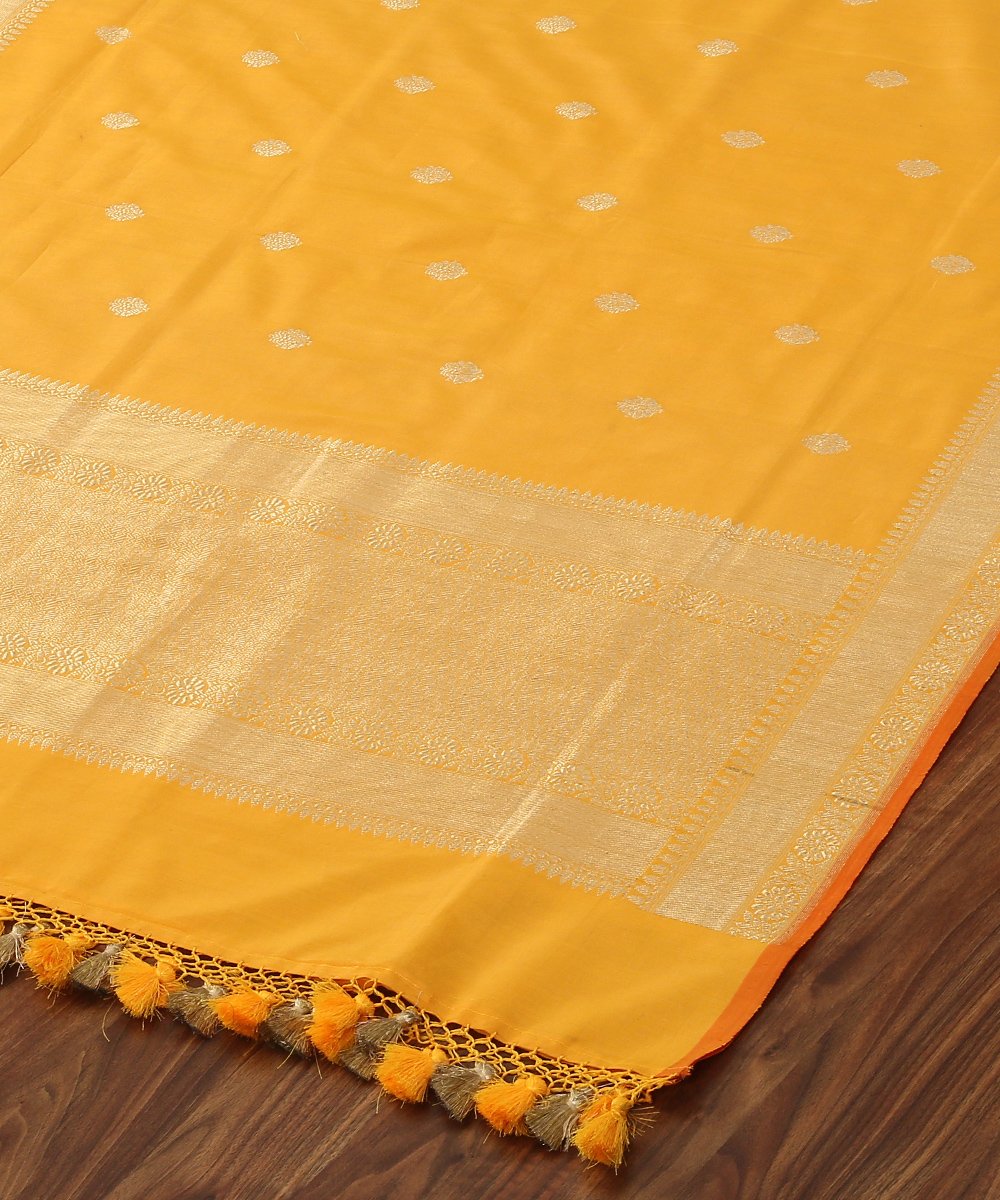 Yellow_Handloom_Pure_Katan_Silk_Kadhwa_Booti_Banarasi_Dupatta_WeaverStory_04