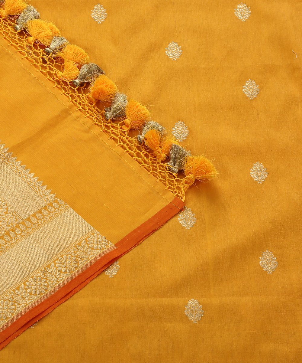 Yellow_Handloom_Pure_Katan_Silk_Kadhwa_Booti_Banarasi_Dupatta_WeaverStory_05
