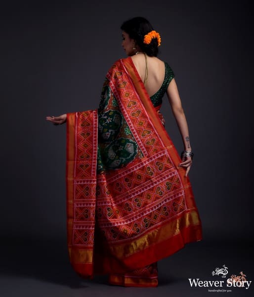 Pure_silk_Gujarat_Patola_saree_in_Green_with_red_combination_and_large_fish_motifs_WeaverStory_03