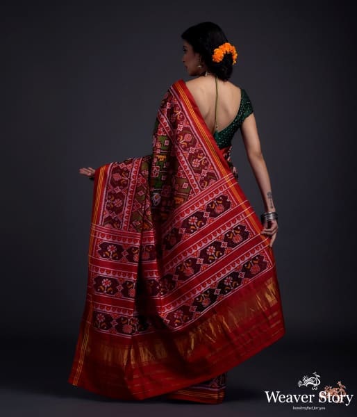 Pure_silk_Gujarat_Patola_saree_in_Green_and_red_dual__and_animal_motifs_woven_diagonally_WeaverStory_03