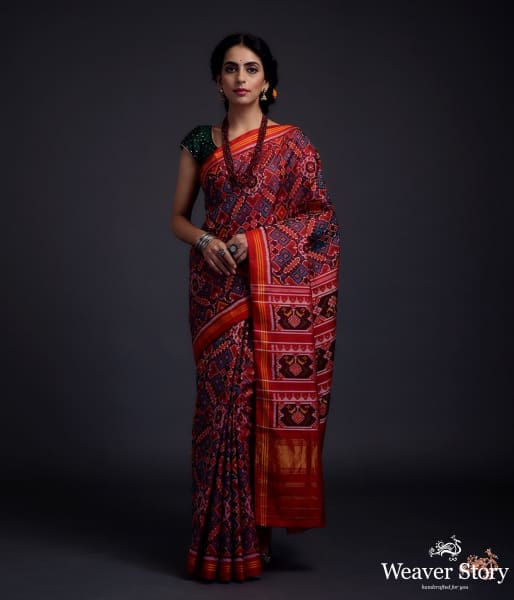 Pure_silk_Gujarat_Patola_saree_in_blue_and_red_dual_tone_in_the_famous_paan_bhaat_weave_WeaverStory_02