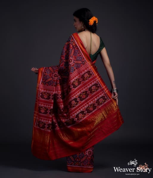 Pure_silk_Gujarat_Patola_saree_in_blue_and_red_dual_tone_in_the_famous_paan_bhaat_weave_WeaverStory_03