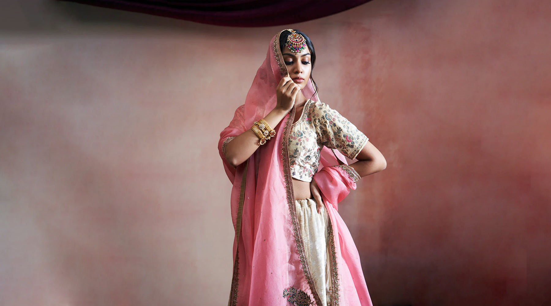 how to take dupatta on lehenga