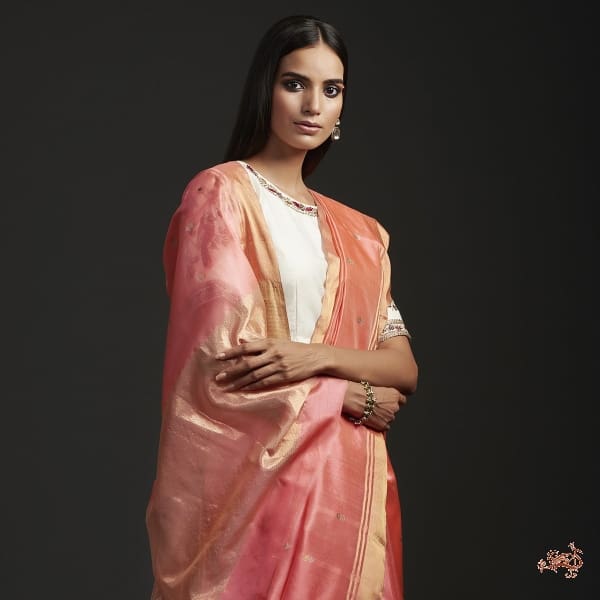 Handloom_Peach_Chanderi_Silk_Saree_with_gold_and_silver_Zari_Floral_Motifs._WeaverStory_01