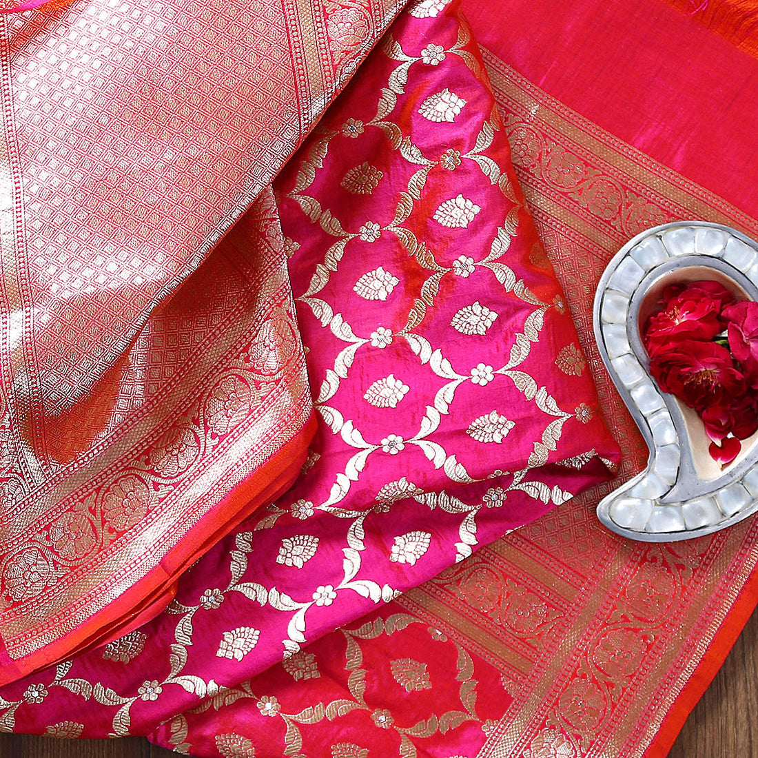 Handloom_Pink_and_Orange_dual_tone_Silk_Jangla_Dupatta_WeaverStory_01