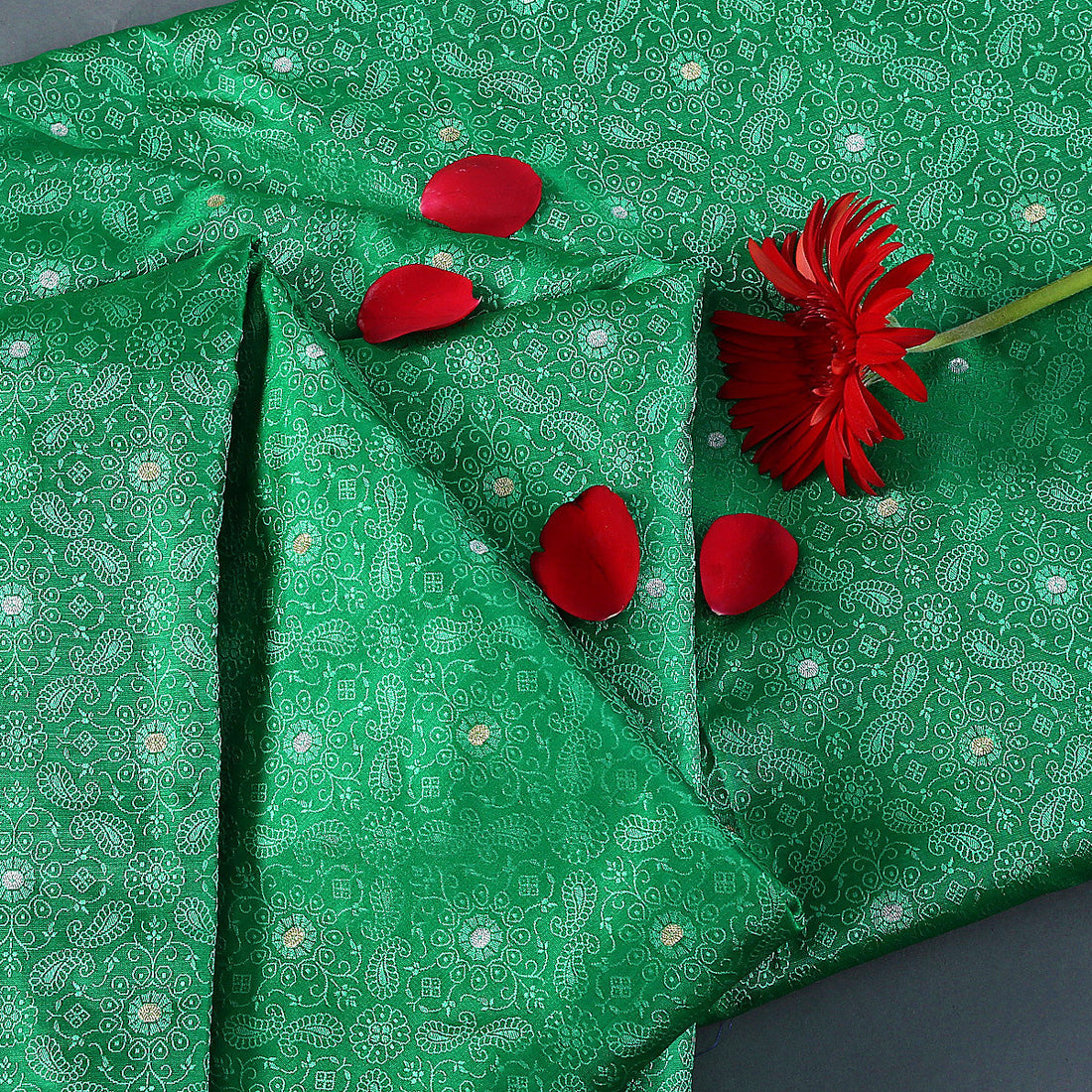 Handloom_Green_Tanchoi_Fabric_with_zari_booti_WeaverStory_01