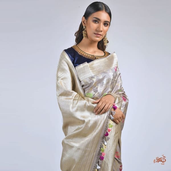 Light_Grey_Banarasi_handloom_Meenakari_Kadhwa_Jangla_Saree_WeaverStory_01