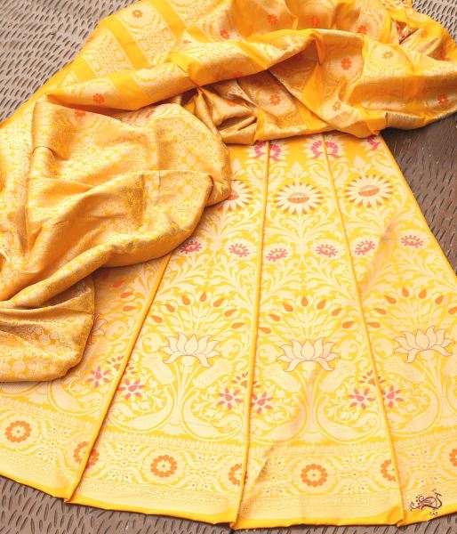 Handwoven_Banarasi_Lehenga_with_meenakari_WeaverStory_02