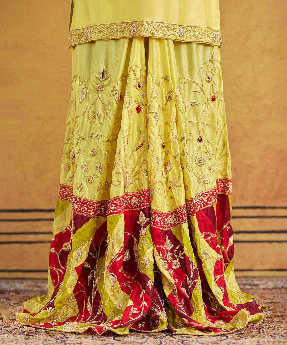 Yellow_Pure_Silk_Tukdi_Zardozi_Embroidery_Gararah_With_Yellow_Kurti_And_Heavy_Dupatta_WeaverStory_06