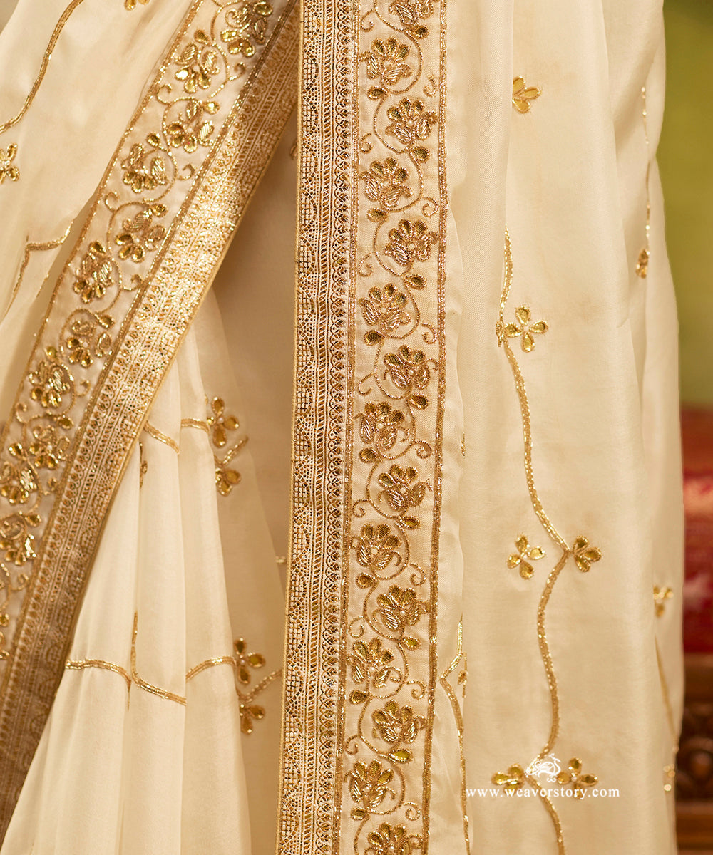 White_Handloom_Pure_Organza_Saree_With_Gota_Mughal_Jaal_Embroidery_WeaverStory05