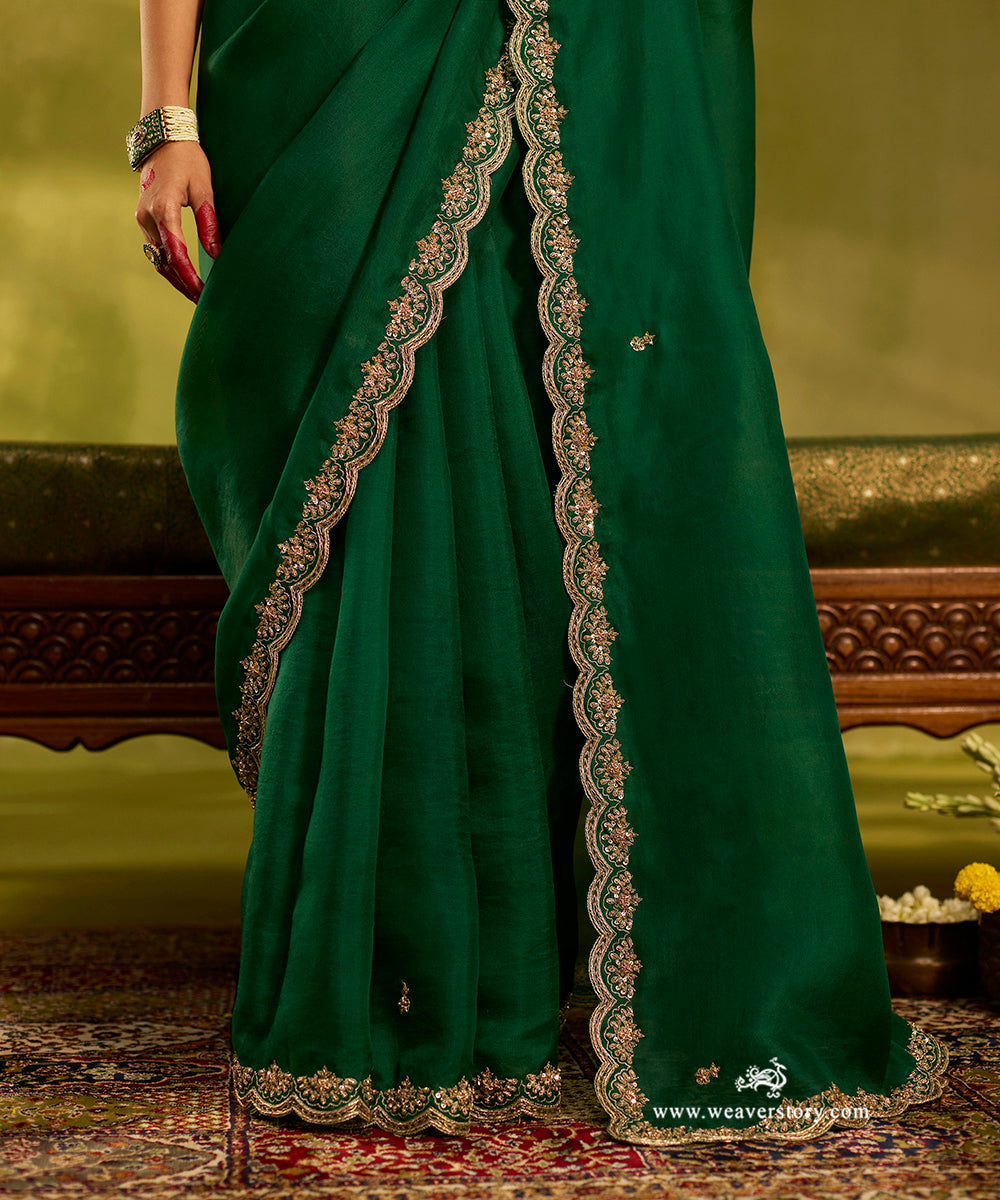 Green_Handloom_Pure_Organza_Saree_With_Hand_Embroidered_Scalloped_Zardozi_Border_WeaverStory04