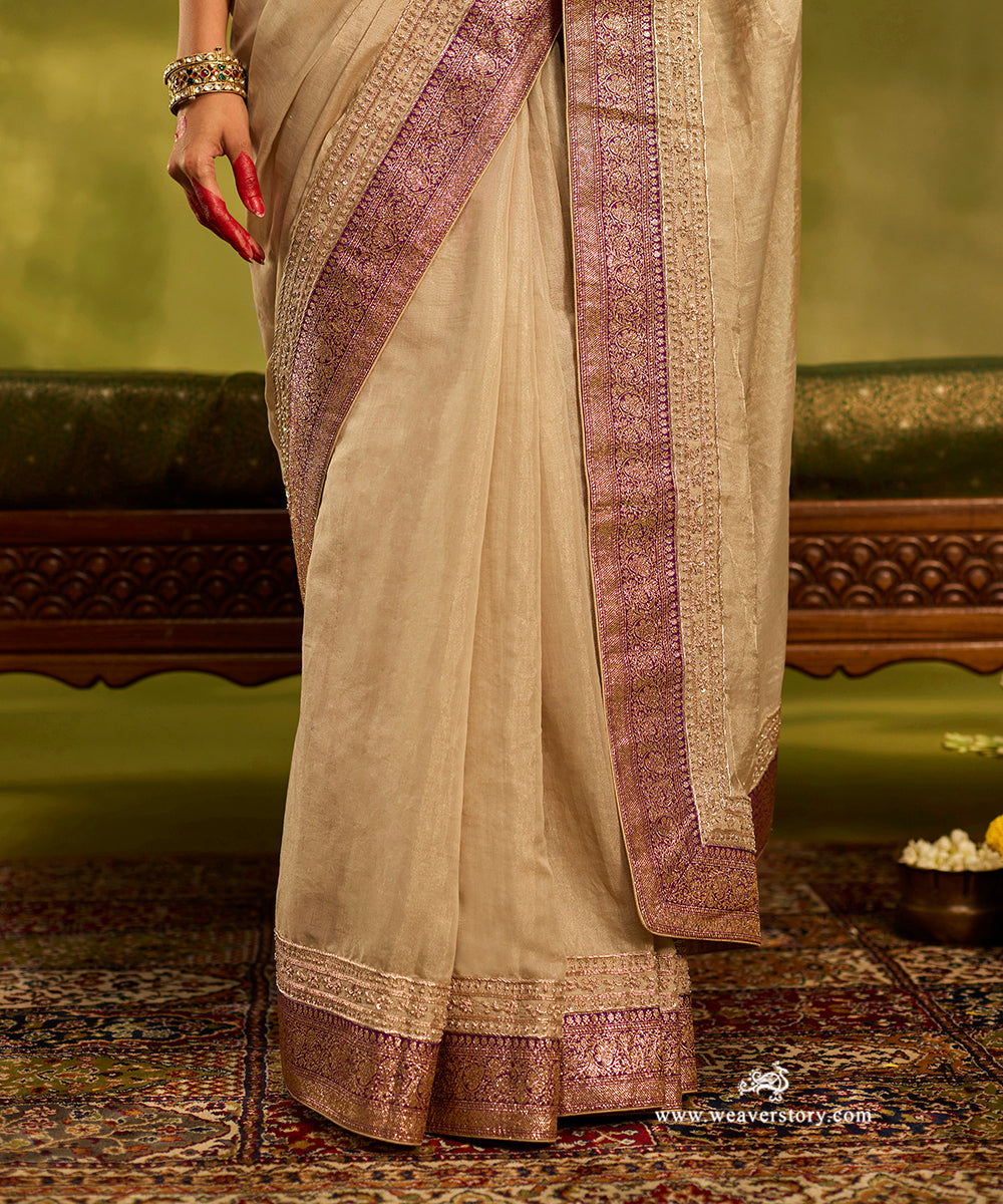 Handloom_Off_White_Pure_Tissue_Silk_Hand_Embroidered_Saree_With_Zardozi_Border_WeaverStory04