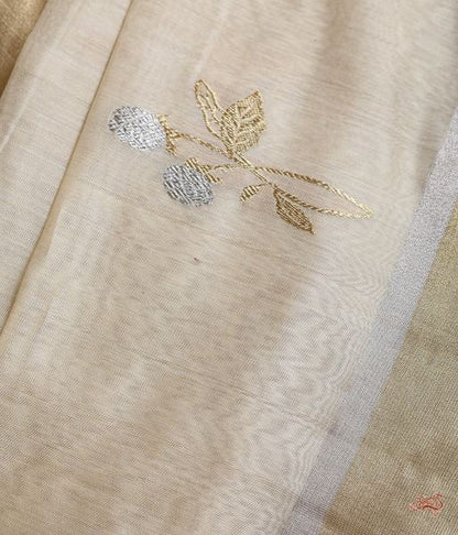 Handloom_beige_Chanderi_Saree_with_Sona_Rupa_Floral_motif_WeaverStory_04