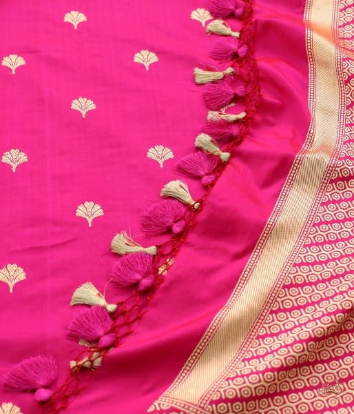 Handwoven_pink_banarasi_dupatta_with_Pankhi_boota_WeaverStory_07