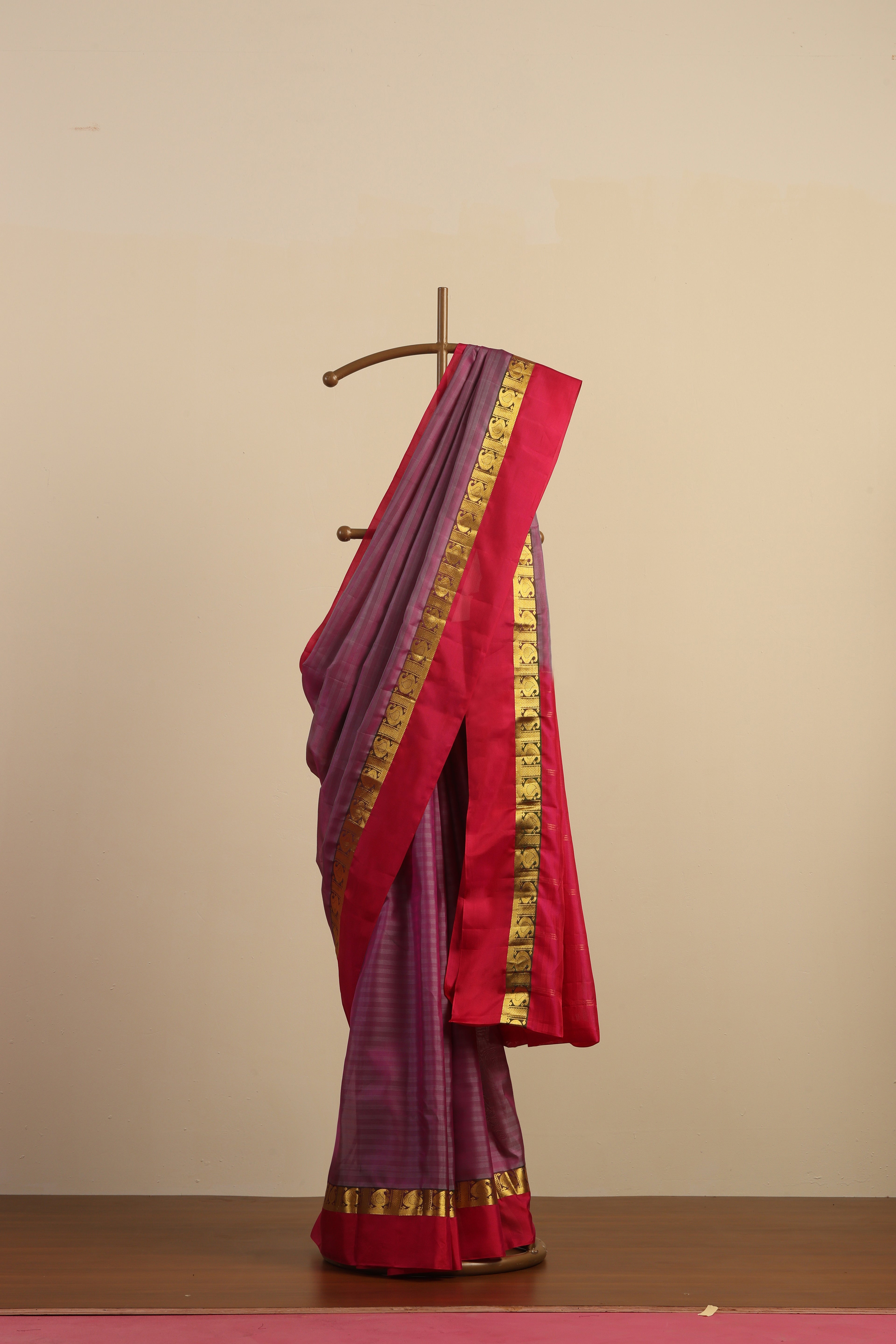 Mauve Handloom Pure Silk Kanjivaram Saree With Pink Border with Paisleys