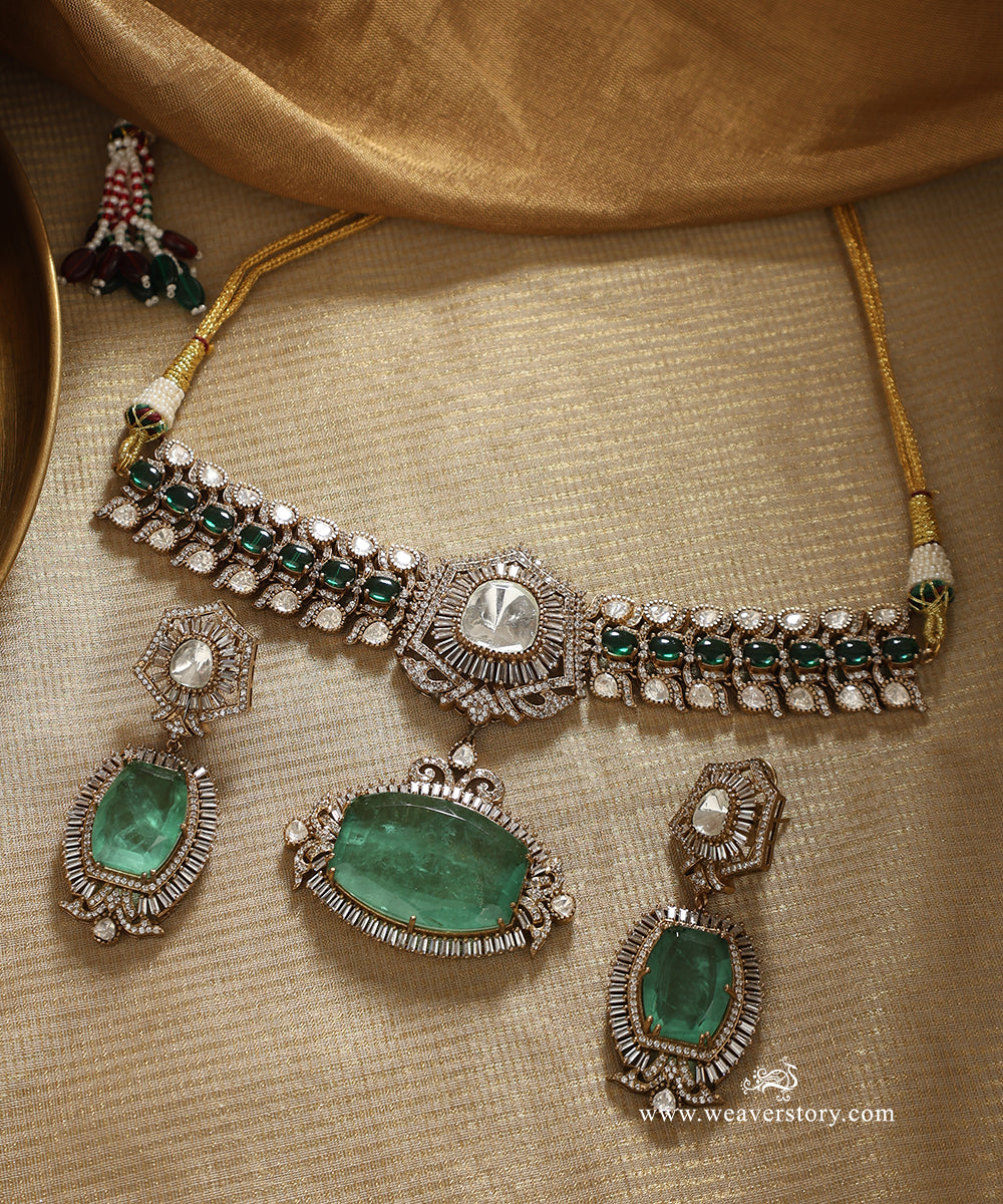 Ati_Handcrafted_Necklace_Set_With_Green_Semi_Precious_Stones_WeaverStory_01