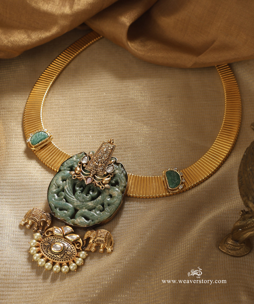 Meera_Handcrafted_Necklace_With_Green_Stone_WeaverStory_01