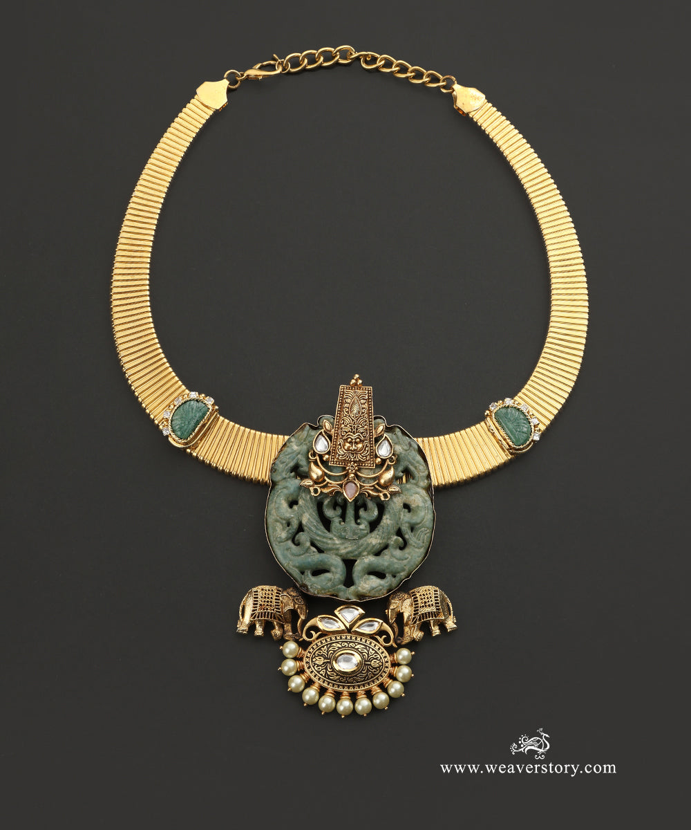 Meera_Handcrafted_Necklace_With_Green_Stone_WeaverStory_02