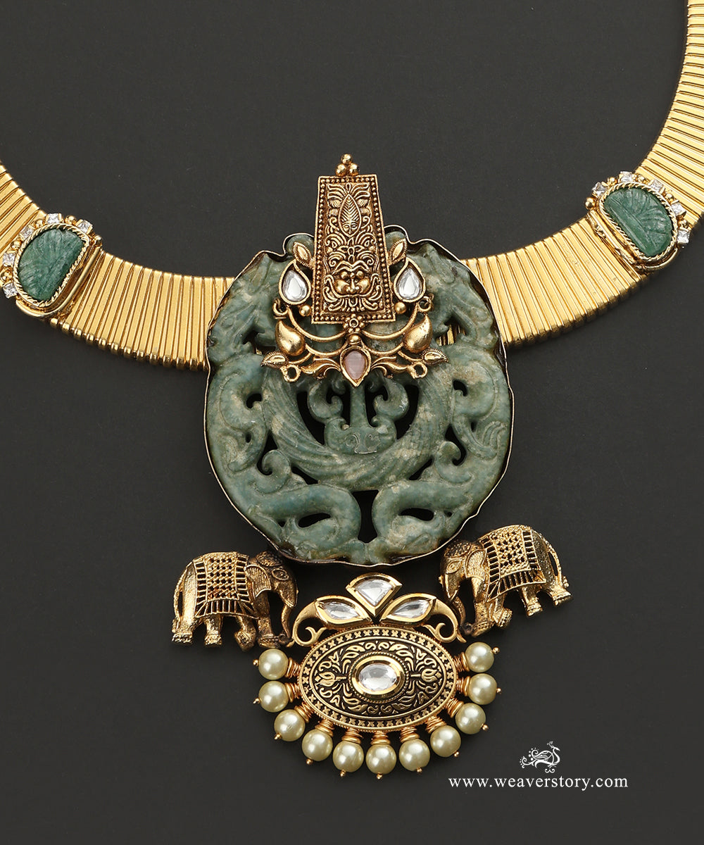 Meera_Handcrafted_Necklace_With_Green_Stone_WeaverStory_03