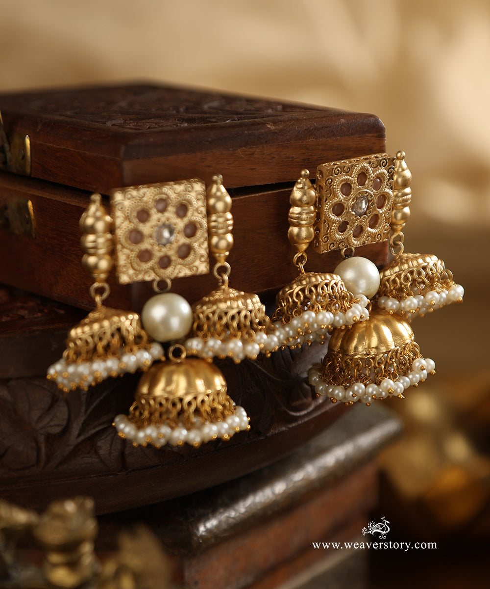 Aradhana_Handcrafted_Earrings_With_Semi_Precious_Stones_WeaverStory_01