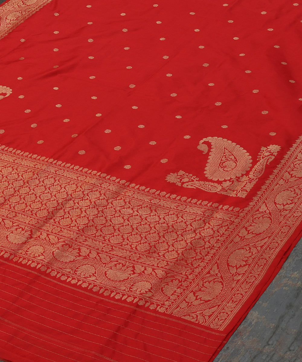 Red_Handloom_Pure_Katan_Silk_Banarasi_Dupatta_With_Konia_And_Booti_WeaverStory_03