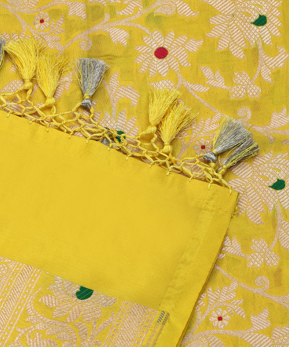 Lemon_Yellow_Handloom_Pure_Katan_Silk_Cutwork_Banarasi_Dupatta_With_Meenadar_Jaal_WeaverStory_04