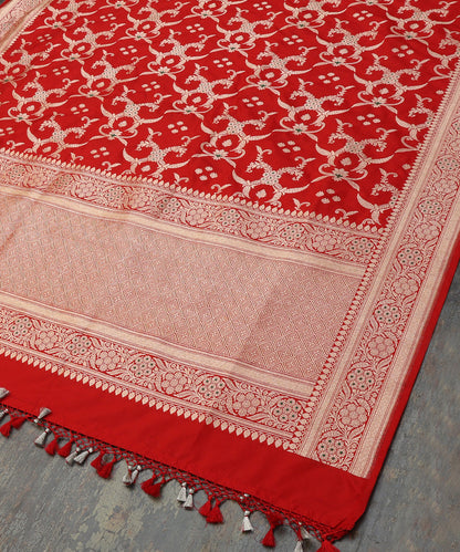 Red_Handloom_Pure_Katan_Silk_Cutwork_Banarasi_Dupatta_With_Green_Meena_Jaal_WeaverStory_03