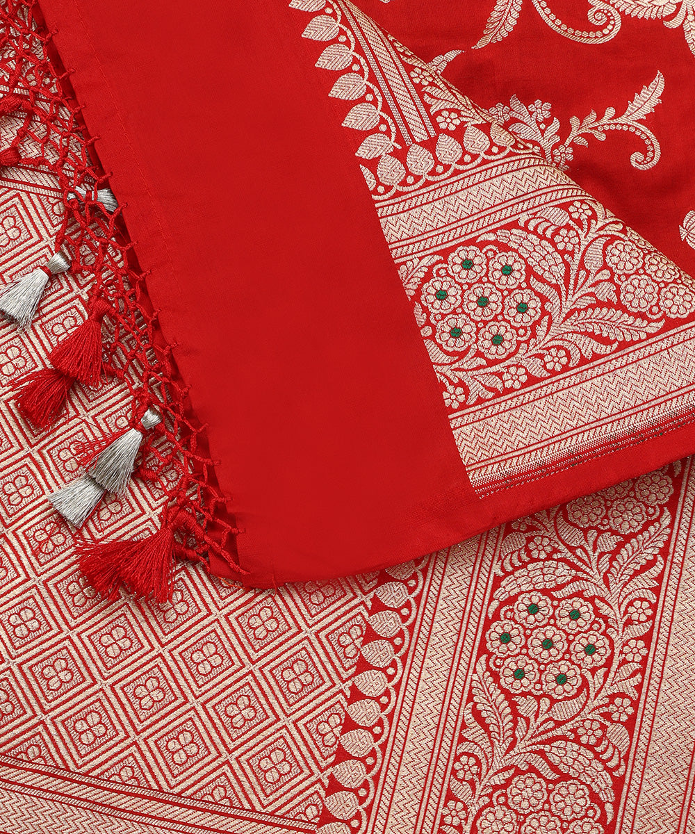 Red_Handloom_Pure_Katan_Silk_Cutwork_Banarasi_Dupatta_With_Green_Meena_Jaal_WeaverStory_04