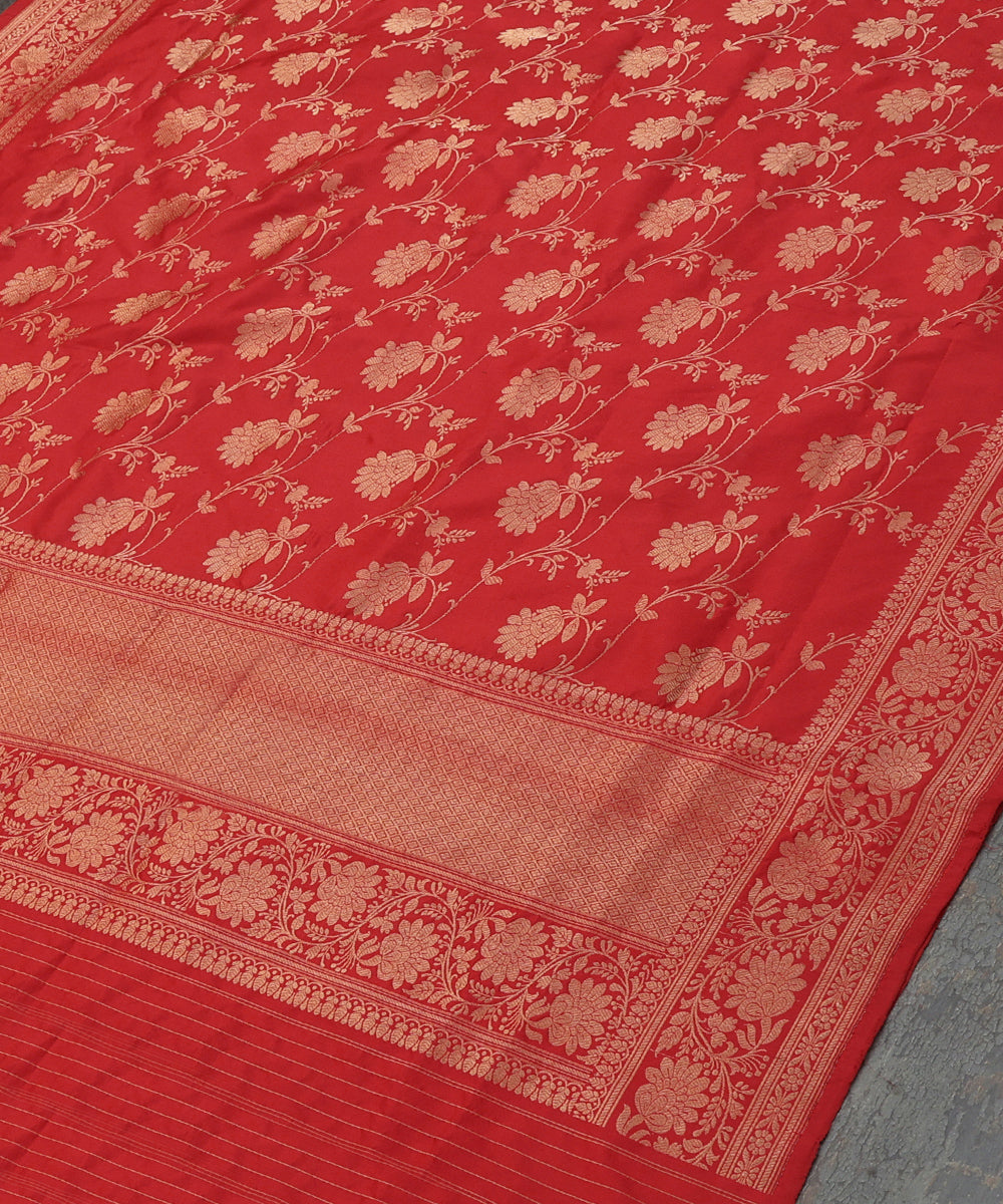 Handloom_Red_Pure_Katan_Silk_Banarasi_Dupatta_With_Floral_Cutwork_Jaal_WeaverStory_03