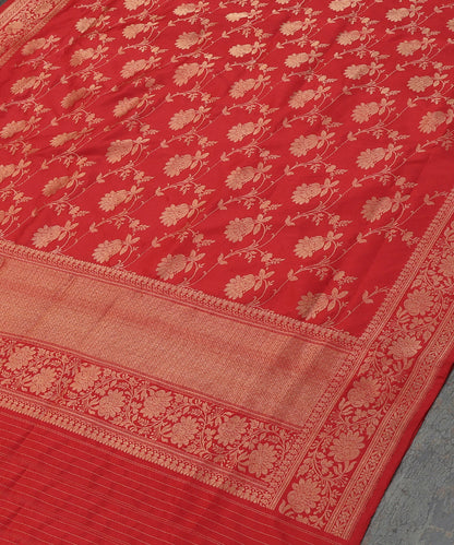 Handloom_Red_Pure_Katan_Silk_Banarasi_Dupatta_With_Floral_Cutwork_Jaal_WeaverStory_03