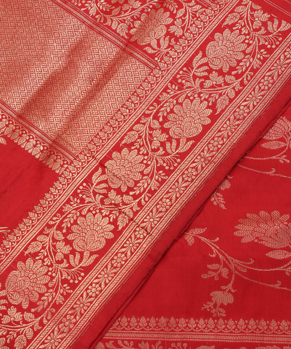 Handloom_Red_Pure_Katan_Silk_Banarasi_Dupatta_With_Floral_Cutwork_Jaal_WeaverStory_04