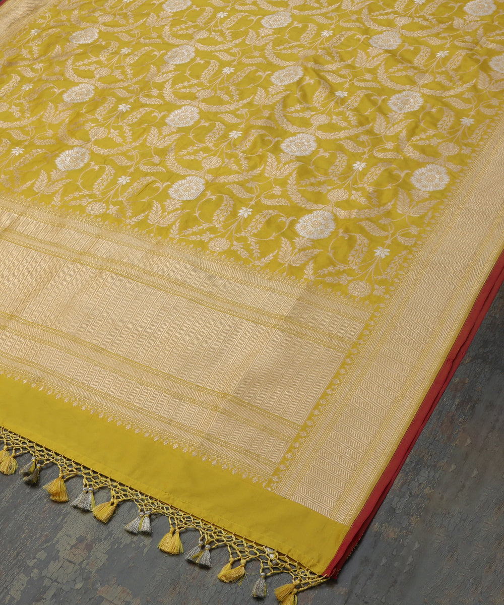 Yellow_Handloom_Pure_Katan_Silk_Cutwork_Banarasi_Dupatta_With_Pink_Selvedge_WeaverStory_03